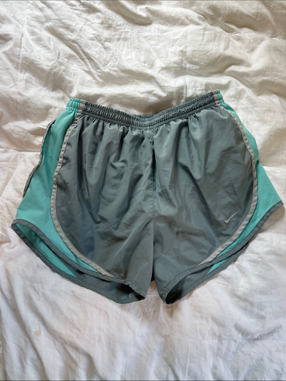 Nike Dri-FIT Tempo Running Shorts Women’s Gray Teal Aqua Mesh Athletic